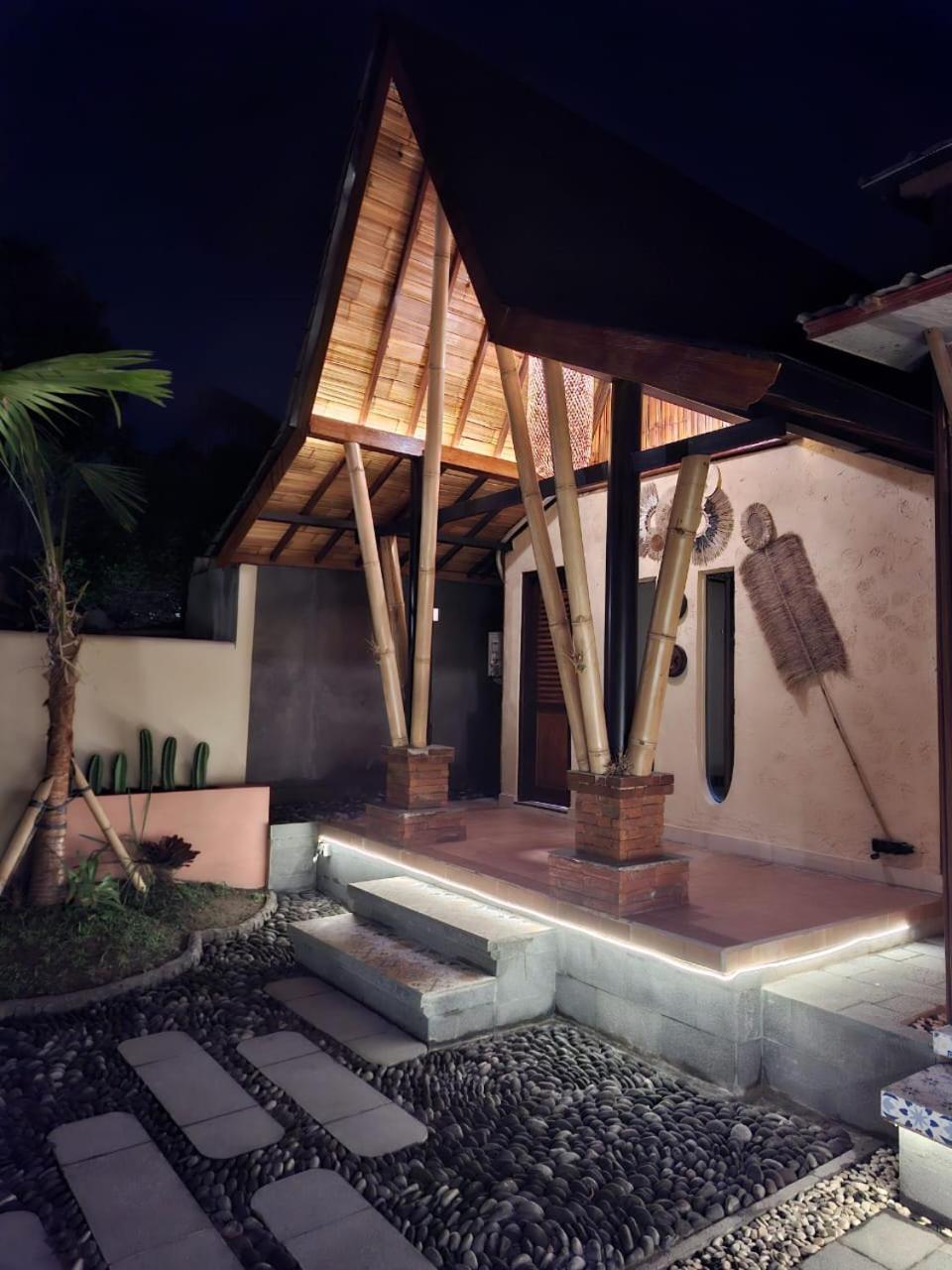 Ubud Hidden Villa Yone Village Экстерьер фото